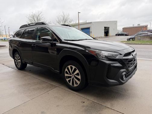 Crystal Black Silica 2023 Subaru Outback Premium