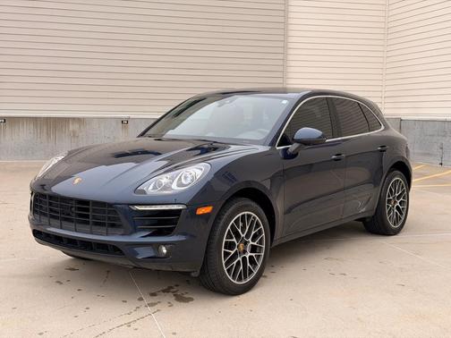 Night Blue Metallic 2017 Porsche Macan Macan S