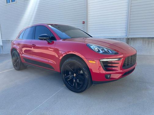 2017 Porsche Macan Base (PDK)