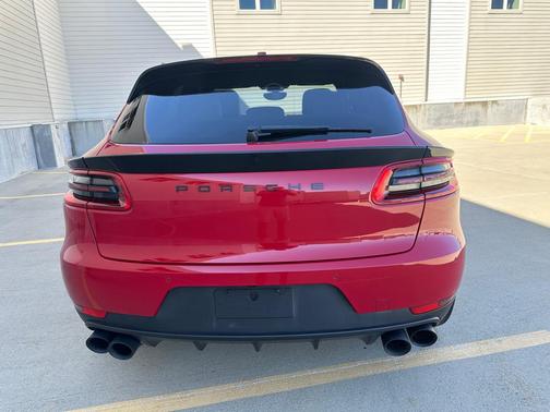 2017 Porsche Macan Base (PDK)