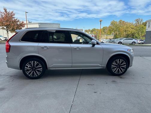 2020 Volvo XC90 T5 Momentum