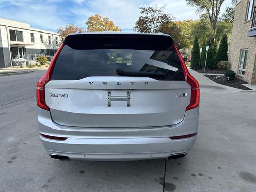 2020 Volvo XC90 T5 Momentum