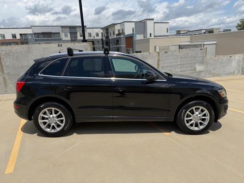 Brilliant Black 2010 Audi Q5 3.2 Premium quattro
