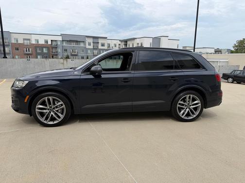 Ink Blue Metallic 2017 Audi Q7 3.0T Prestige