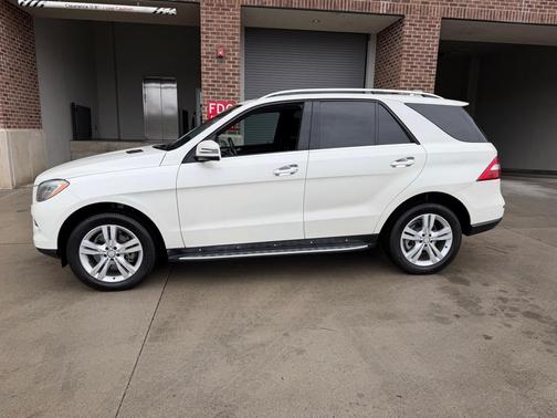 WHITE 2013 Mercedes-Benz M-Class 4MATIC