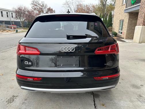 2020 Audi Q5 45 Prestige