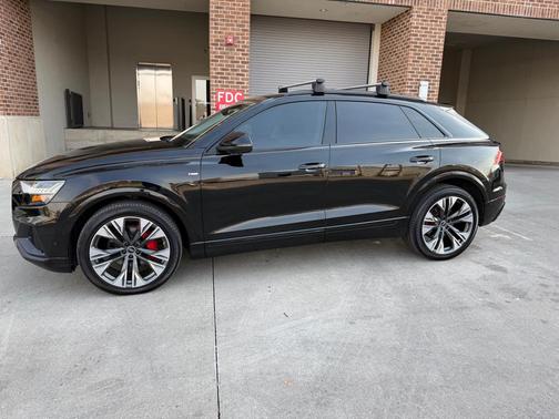 Mythos Black Metallic 2023 Audi Q8 55 Prestige