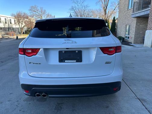 Polaris White 2017 Jaguar F-PACE 20d R-Sport