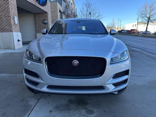 2019 Jaguar F-PACE 25t Premium
