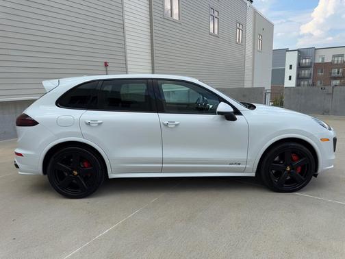 2017 Porsche Cayenne GTS