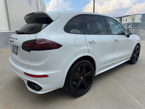 2017 Porsche Cayenne GTS