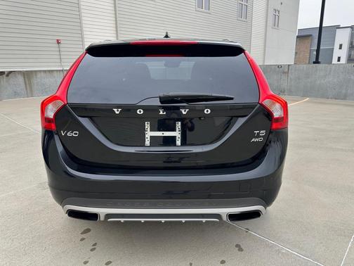 2016 Volvo V60 Cross Country T5 Platinum