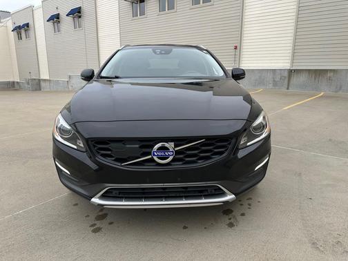 2016 Volvo V60 Cross Country T5 Platinum