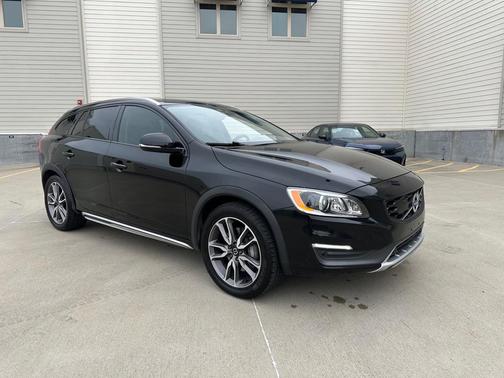 2016 Volvo V60 Cross Country T5 Platinum