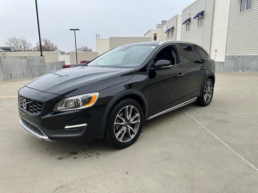 2016 Volvo V60 Cross Country T5 Platinum