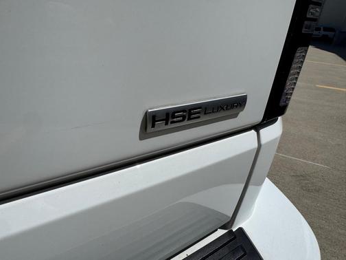 WHITE 2016 Land Rover LR4 Base