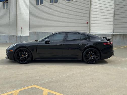 2020 Porsche Panamera BASE
