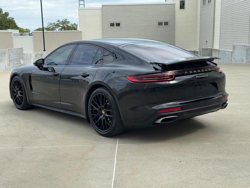 2020 Porsche Panamera BASE