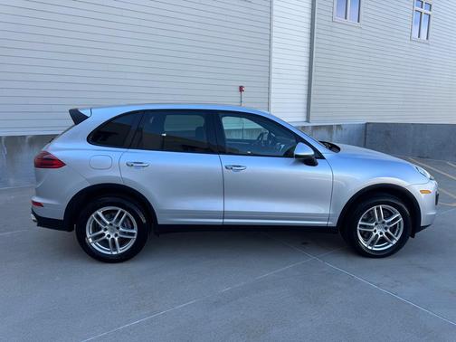 2016 Porsche Cayenne Cayenne