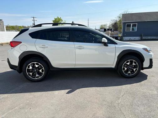Crystal White Pearl 2019 Subaru Crosstrek 2.0i Premium