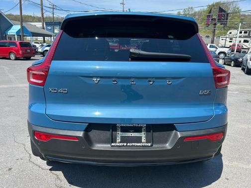 Blue 2023 Volvo XC40 B5 Plus Dark Theme