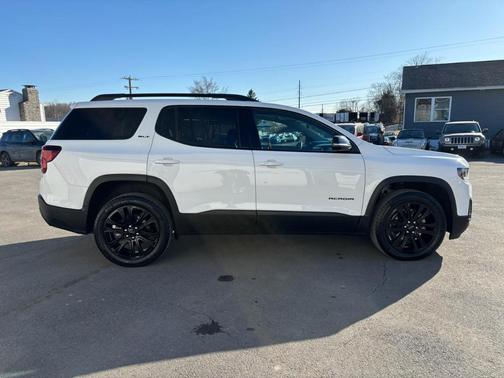 2023 GMC Acadia SLT
