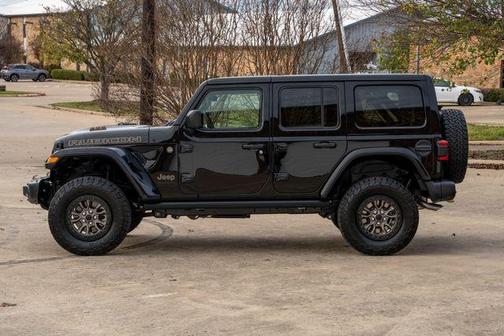 Photo 3 of 32 of 2023 Jeep Wrangler Rubicon 392