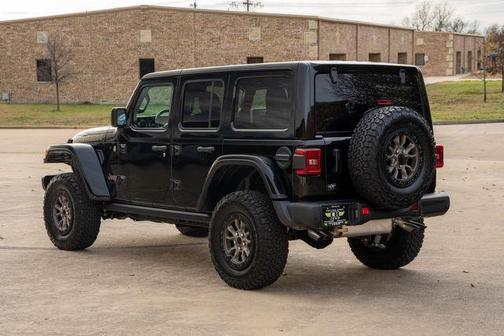 Photo 4 of 32 of 2023 Jeep Wrangler Rubicon 392