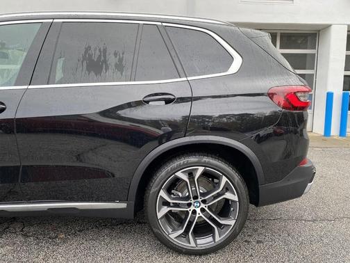 Photo 5 of 32 of 2023 BMW X5 sDrive40i