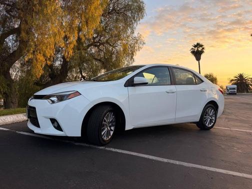 Super White 2015 Toyota Corolla L