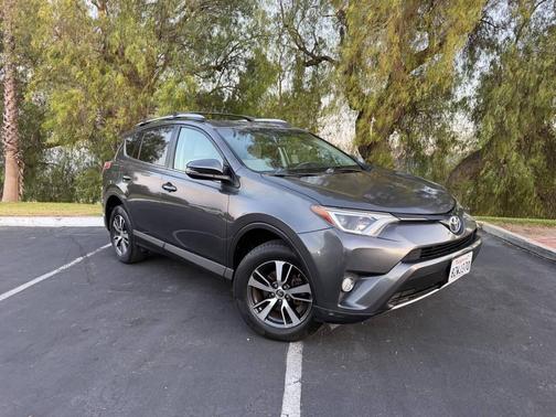 Magnetic Gray Metallic 2016 Toyota RAV4 XLE