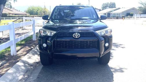 Midnight Black Metallic 2016 Toyota 4Runner SR5