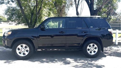 Midnight Black Metallic 2016 Toyota 4Runner SR5