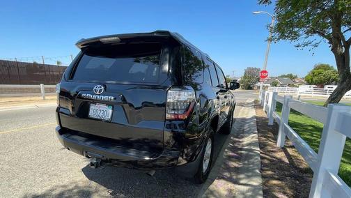Midnight Black Metallic 2016 Toyota 4Runner SR5