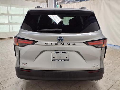 2022 Toyota Sienna XLE 8 Passenger