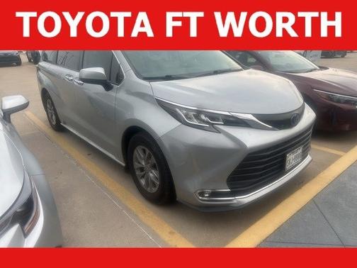 2022 Toyota Sienna XLE 8 Passenger