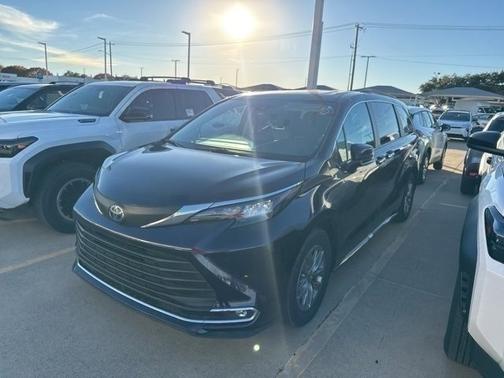 2024 Toyota Sienna XLE