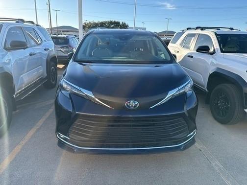 2024 Toyota Sienna XLE