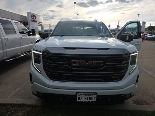 Summit White 2022 GMC Sierra 1500 AT4