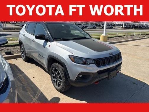Silver Zynith Metallic Clearcoat 2025 Jeep Compass Trailhawk
