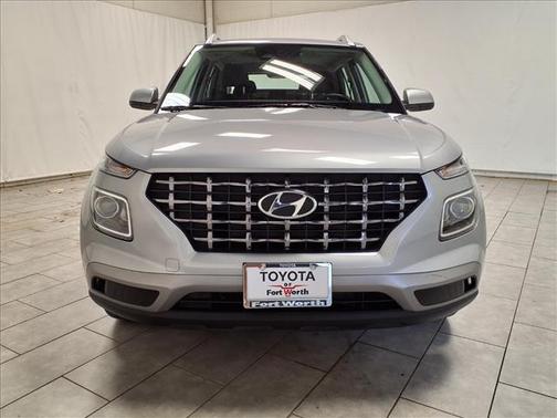 Shimmering Silver 2025 Hyundai VENUE SEL