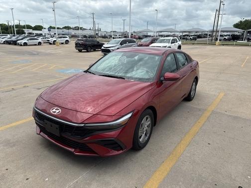 2024 Hyundai ELANTRA SE