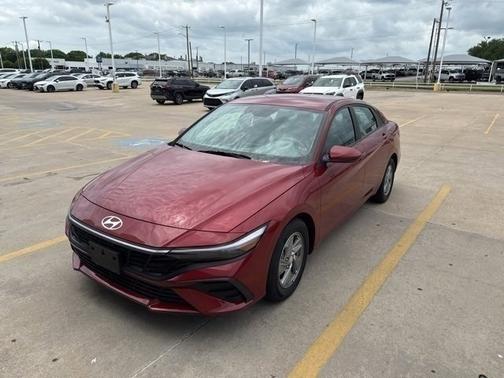 2024 Hyundai ELANTRA SE