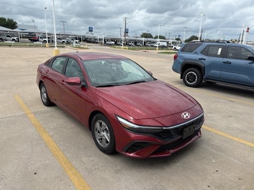 2024 Hyundai ELANTRA SE