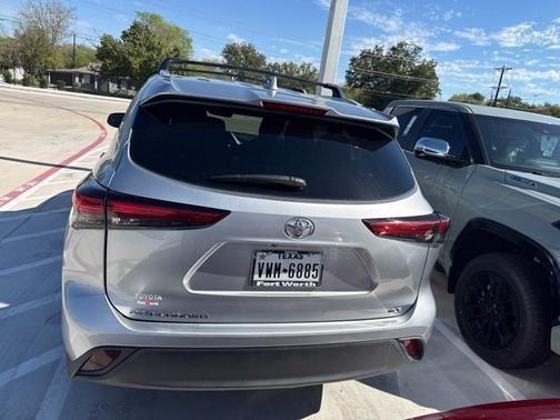 Celestial Silver Metallic 2023 Toyota Highlander XLE