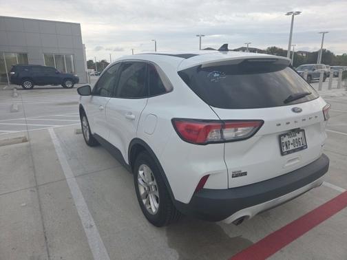 Oxford White 2020 Ford Escape SE