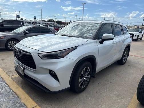 Wind Chill Pearl 2023 Toyota Highlander XLE
