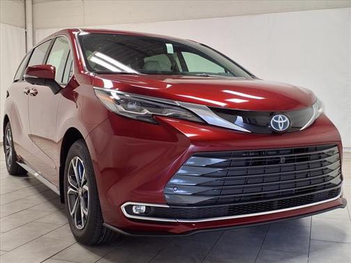 2025 Toyota Sienna Platinum 7 Passenger