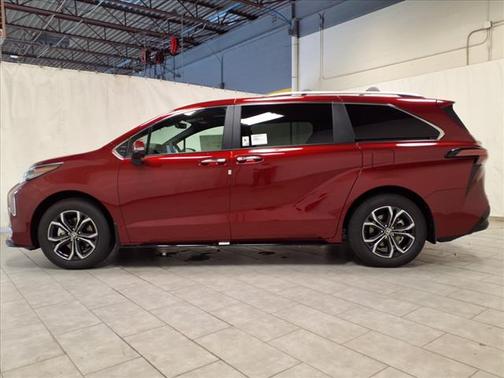 2025 Toyota Sienna Platinum 7 Passenger
