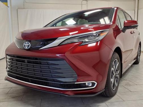 2025 Toyota Sienna Platinum 7 Passenger